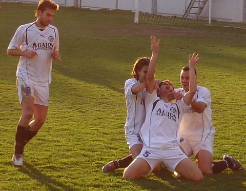 Ο Τζίμας πανηγυρίζει το 4-1