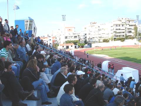 Πάνω από 1000 άτομα στο γήπεδο του Μπραχαμίου