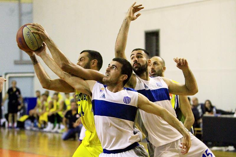 Φάση από τον αγώνα με το Περιστέρι